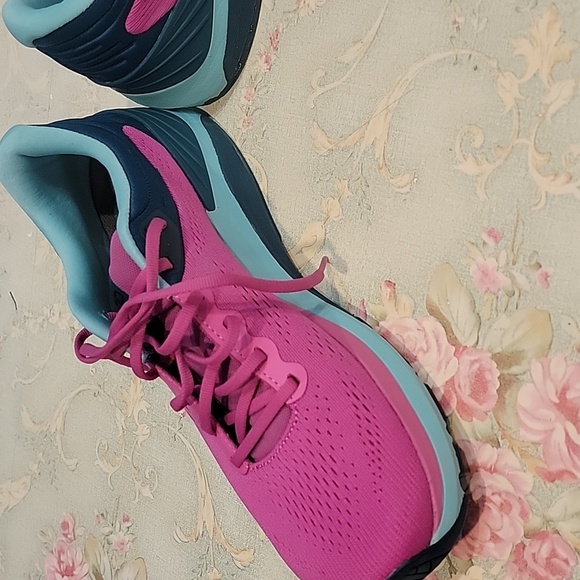 Women's TOPO Ultrafly 4 Athletic Tennis Shoes - Picture 6 of 15